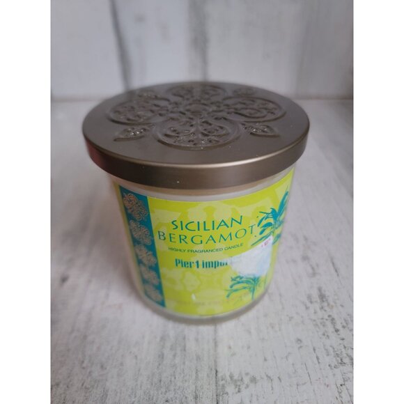 Pier 1 Imports Sicilian Bergamot Highly fragranced candle - Picture 2 of 6